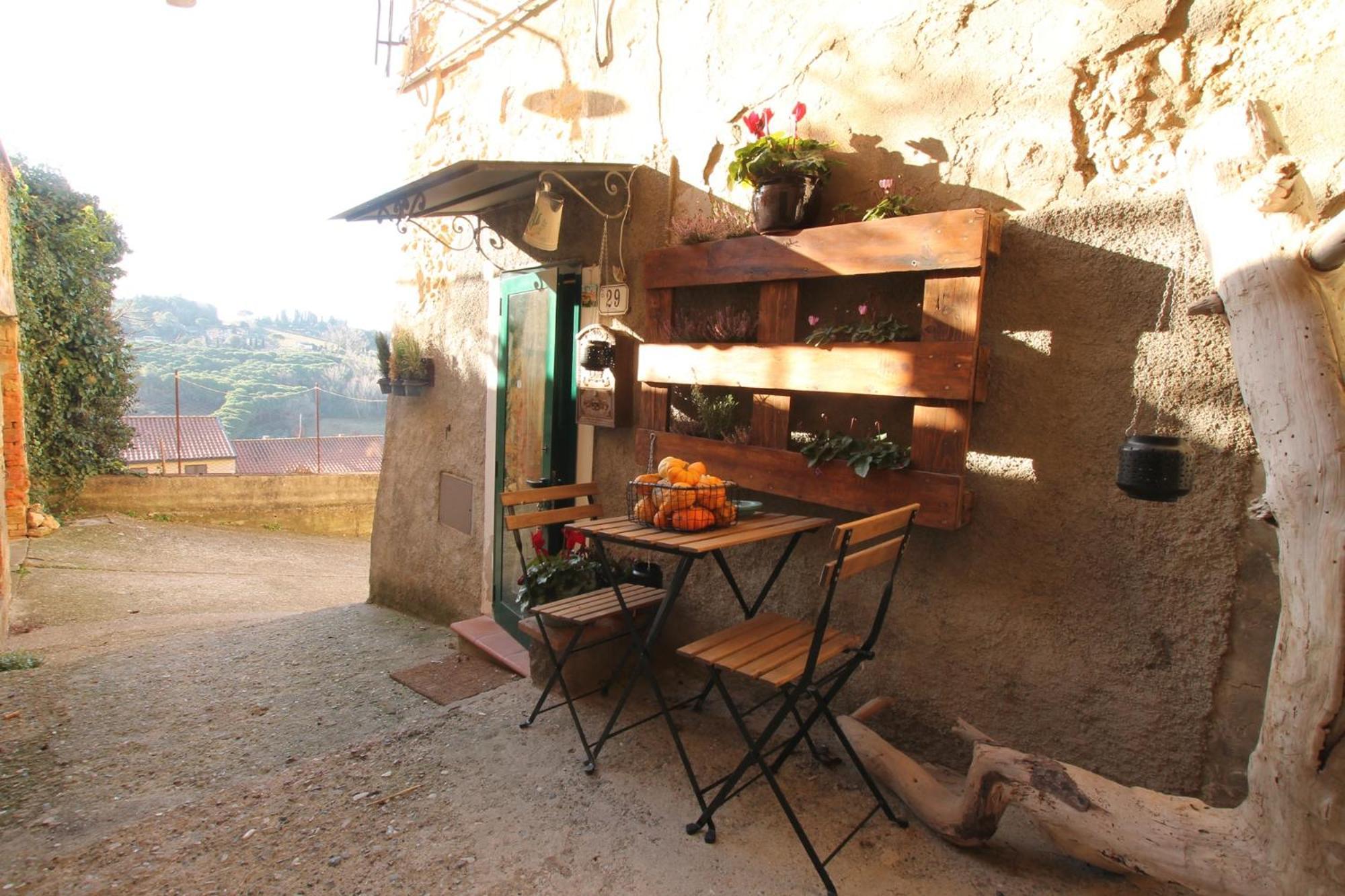 Il Piccino 29, Esperienza Romantica In Borgo.... Montescudaio Exterior foto